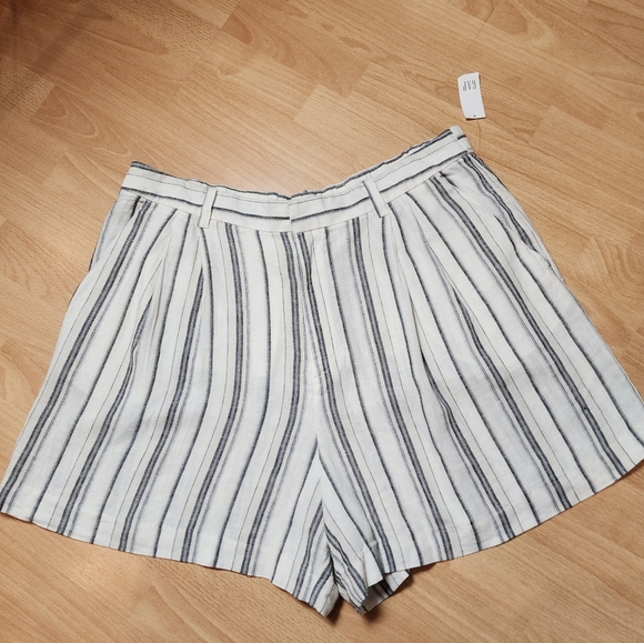 NWT GAP XLT Linen Blend Stripe Pleated Shorts XL Tall Flowy - Picture 1 of 15